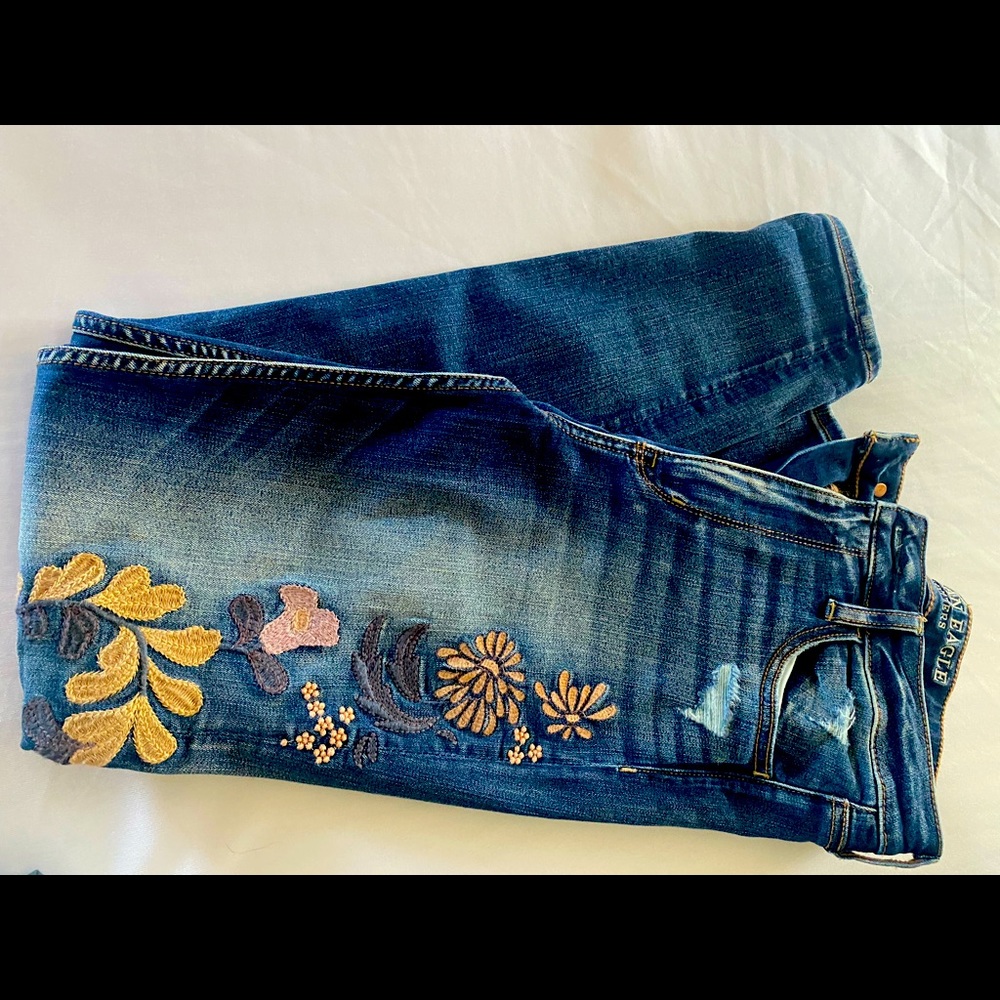 American Eagle size 8 super stretch embellished skinny jeans